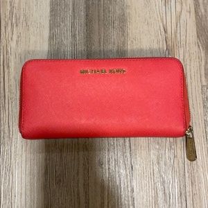 Michael Kors Zip Wallet EUC